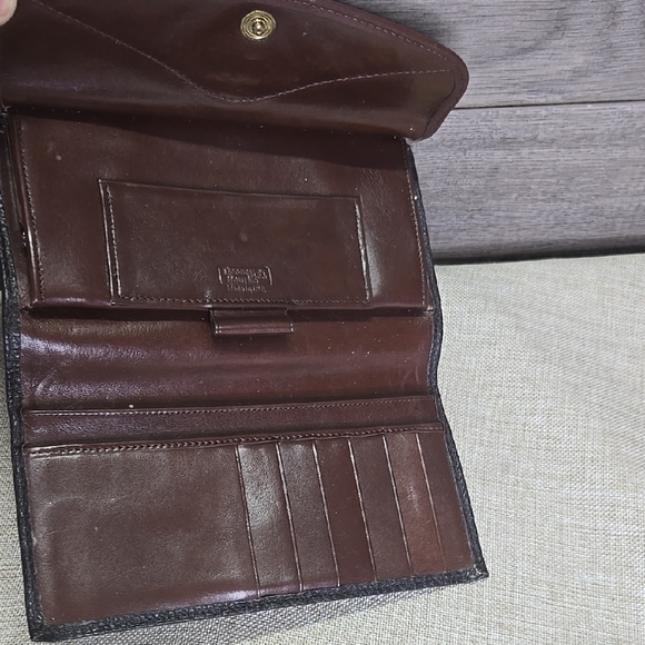 Vintage Dooney & Bourke Brown Pebble Leather Checkbook Wallet - Picture 4 of 7